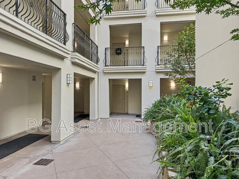 Walnut Creek House: 1315 Alma Avenue