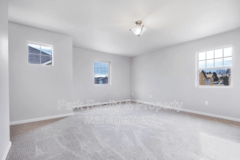 Aurora House: 2631 Sable Blvd