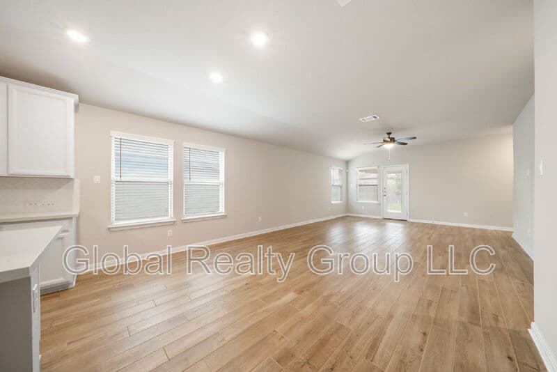 New Braunfels House: 1220 Ella Xing