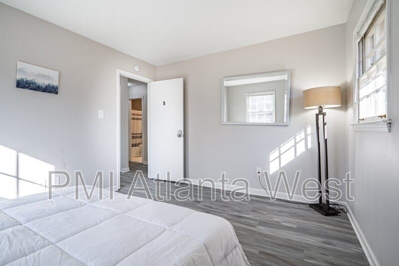 College Park House: 2135 Knighton Drive