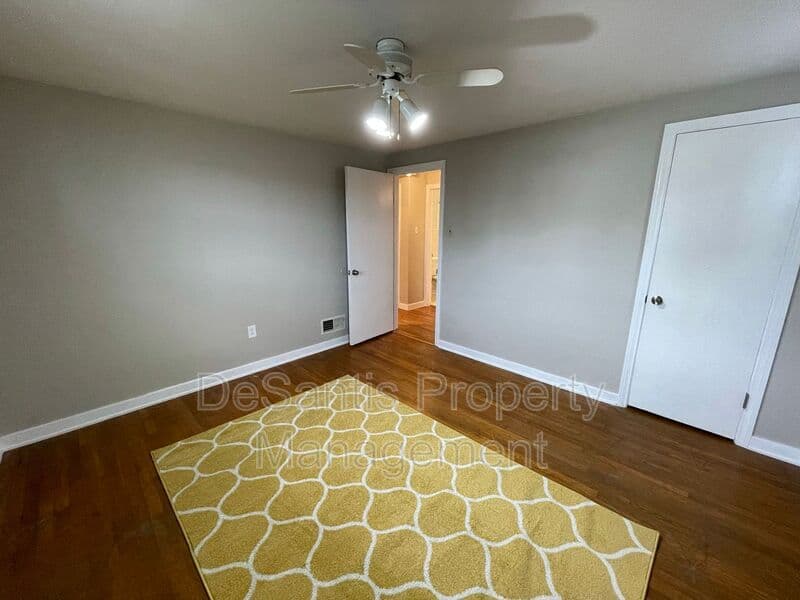 Pittsburgh House: 157 Merritt Avenue