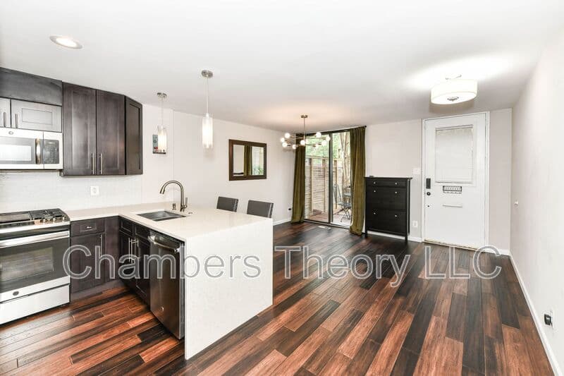 Reston House: 11475 Washington Plz W