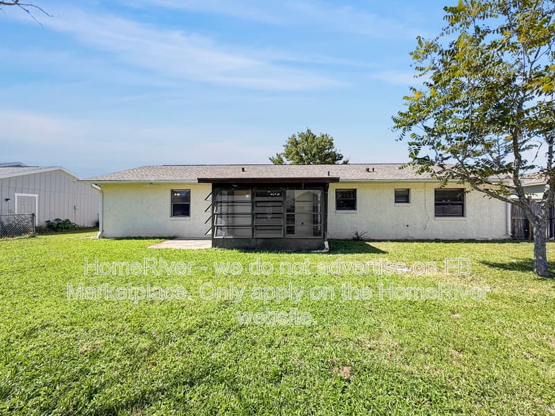 Edgewater House: 2811 Queen Palm Dr