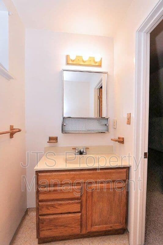 Fair Oaks House: 8520 Emperor Drive