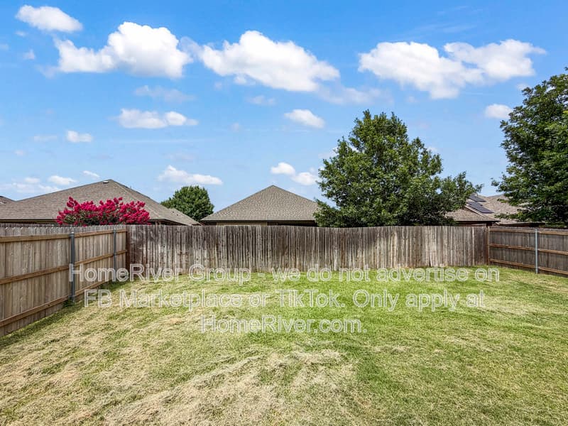 Anna House: 812 Sequoia Dr