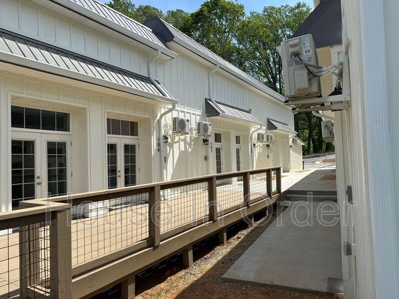 Rutherfordton House: 198 Cowan St