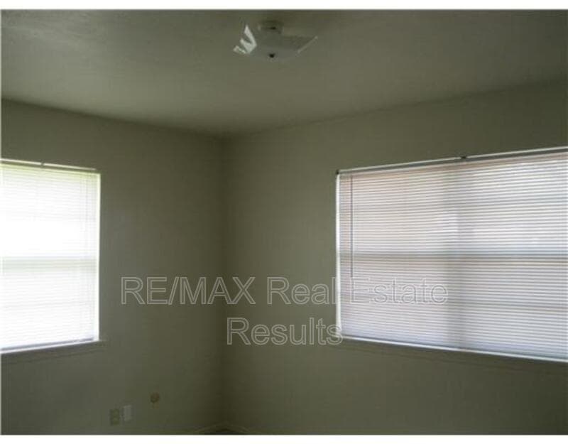 Bentonville House: 2406 SE 15th St
