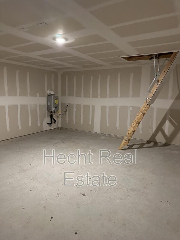 Seguin House: 5850 Coahuila