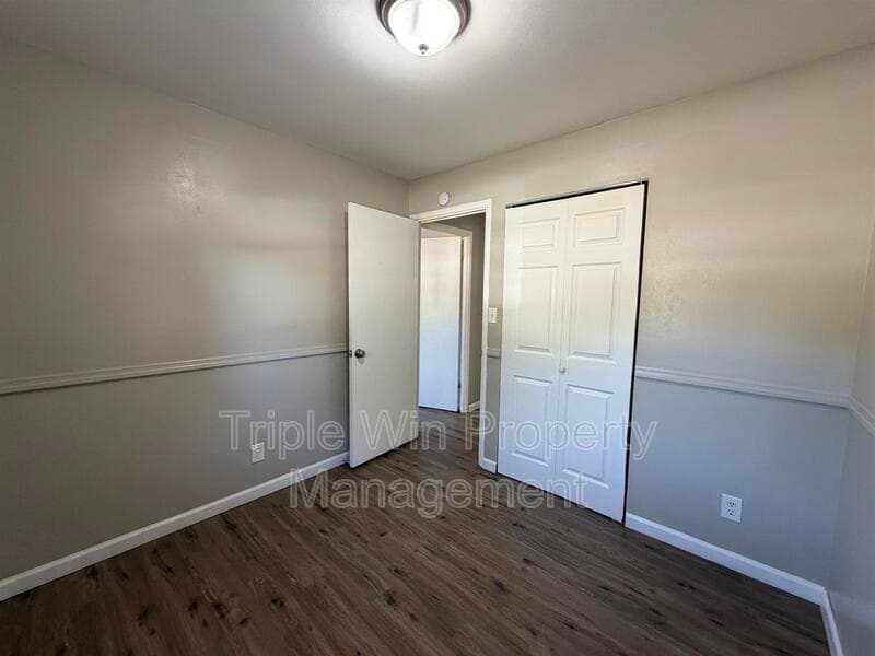 Saint Louis House: 1380 Cove Ln