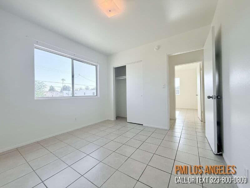 Los Angeles Condo: 943 West 68th Street