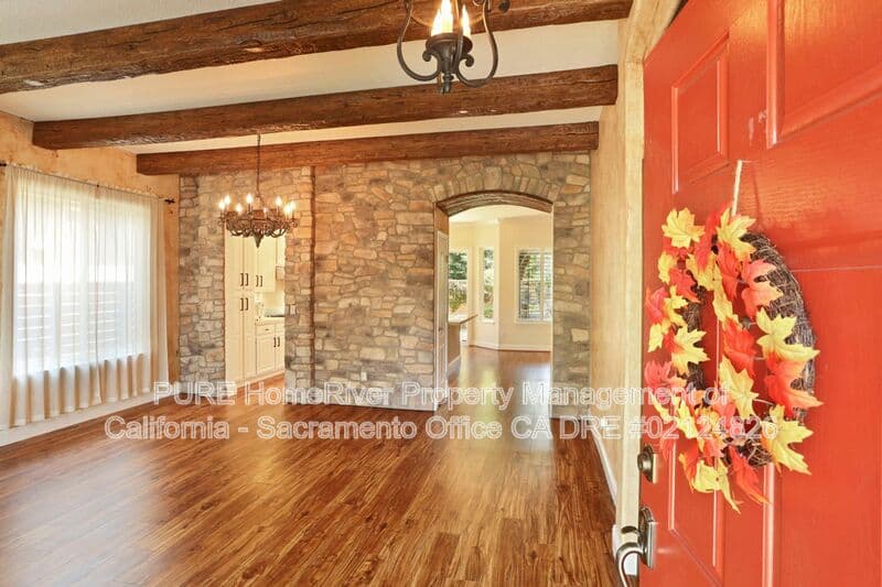 Gold River House: 12020 Gold Pointe Lane