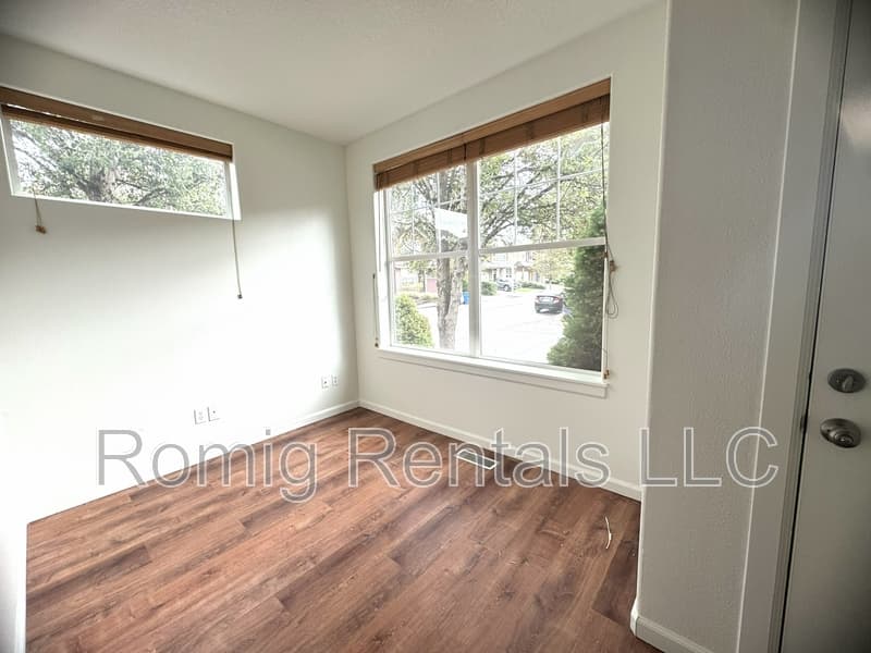 Vancouver House: 5822 Northeast 59th Circle