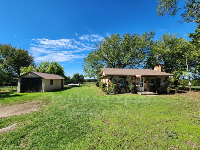 Roff House: 18745 CR 3460 (Roff)