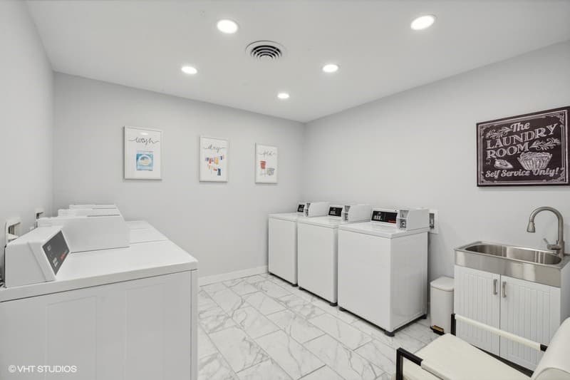 Pella Condo: 413 Jefferson Street - 14