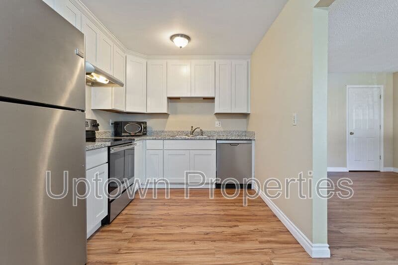 Portland House: 4633 SW Huber St