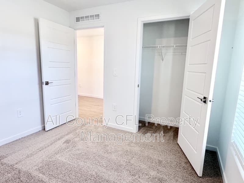 Lady Lake House: 219 Skyfield Court