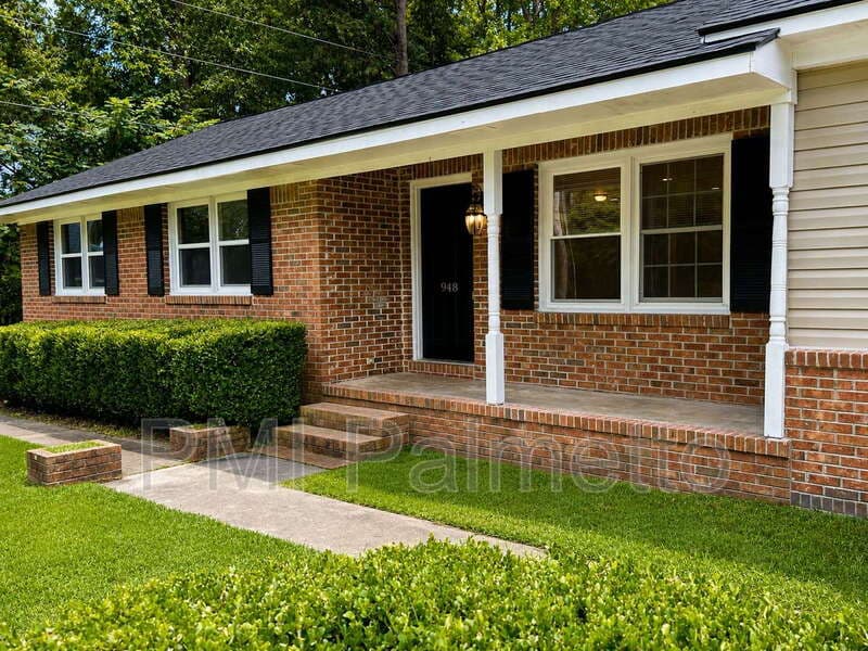 Camden House: 948 Wateree Blvd