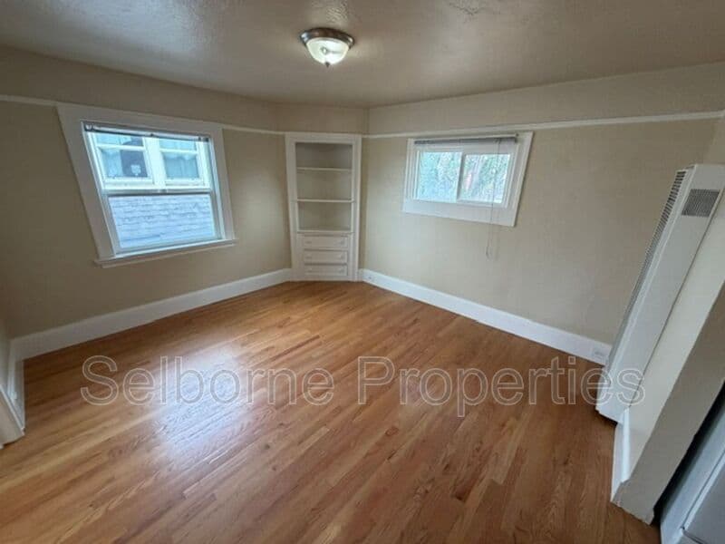 Oakland House: 546 Merrimac St