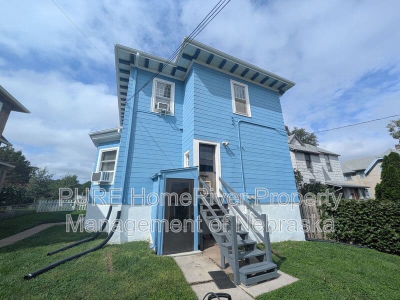 Omaha Condo: 1021 S 30th Ave