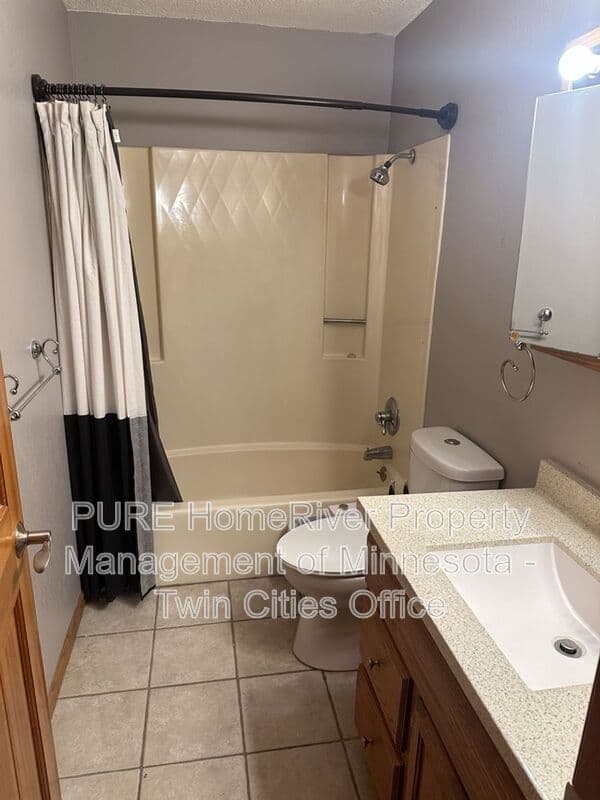 South Saint Paul Condo: 221 Grand Ave W