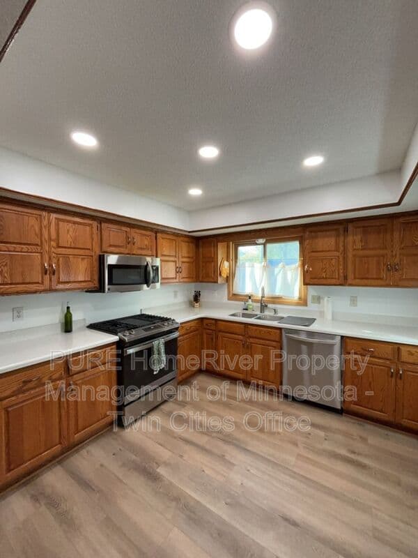 Coon Rapids House: 12394 Magnolia Cir Nw