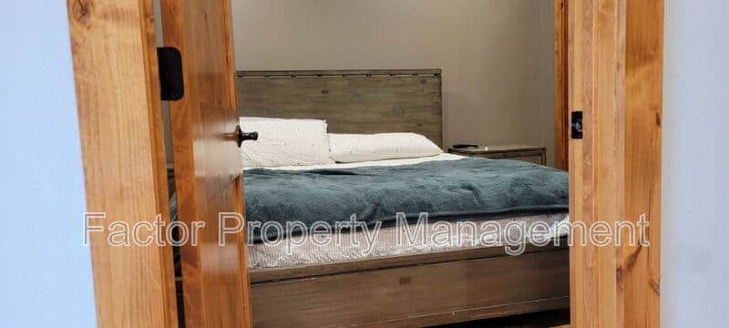 North Mankato Condo: 237 1/2 Belgrade Ave