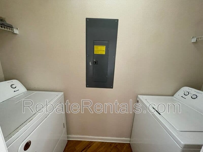 Jacksonville Condo: 8290 Gate Parkway W
