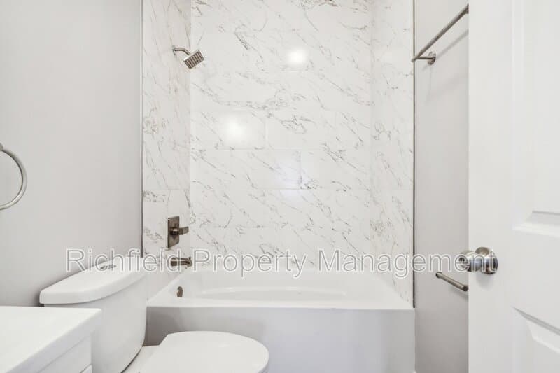 Indianapolis Condo: 2034-A E Maryland St