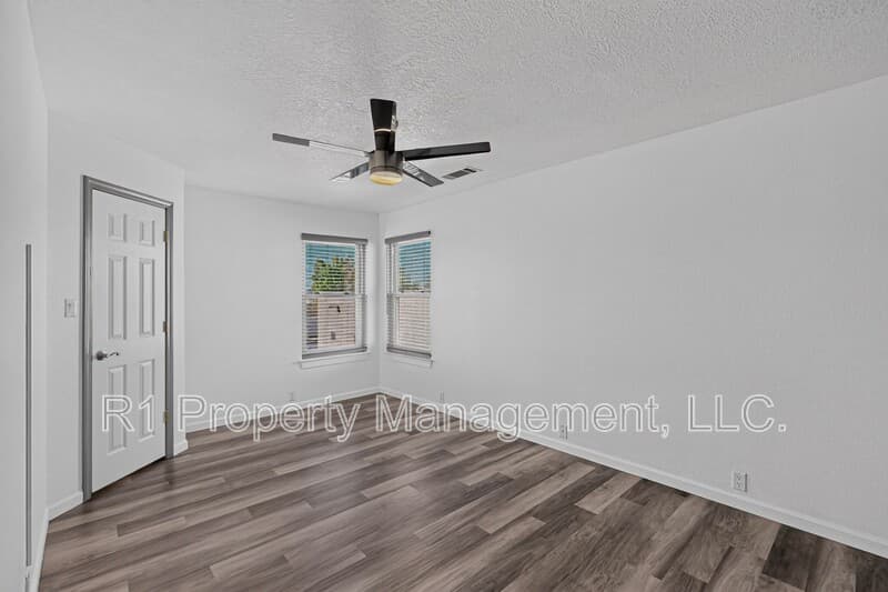 Rio Rancho House: 233 Nicklaus Drive Southeast