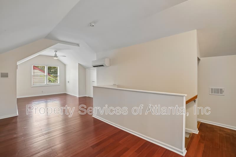 Atlanta House: 1649 Beecher St SW