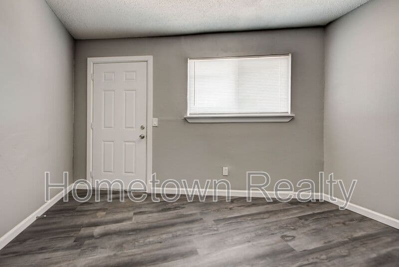 Edmond Condo: 1012 Chartrand Ave