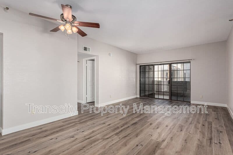 Scottsdale House: 8020 E Thomas Rd