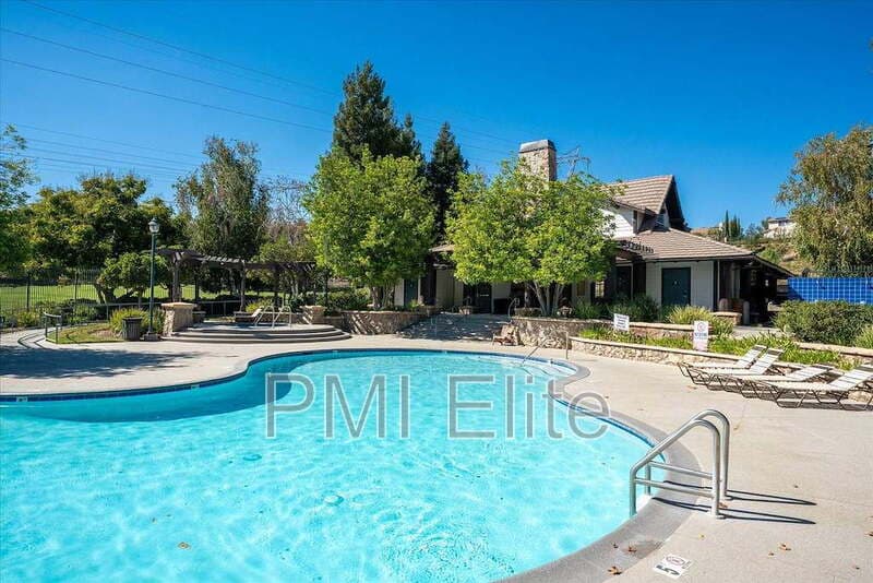 Castaic House: 32029 Cypress Way