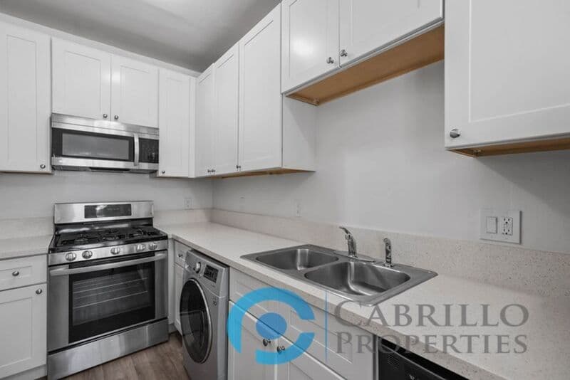 San Diego Condo: 3939 7th Ave