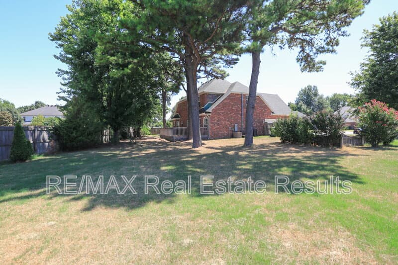 Rogers House: 5300 S 44th Pl