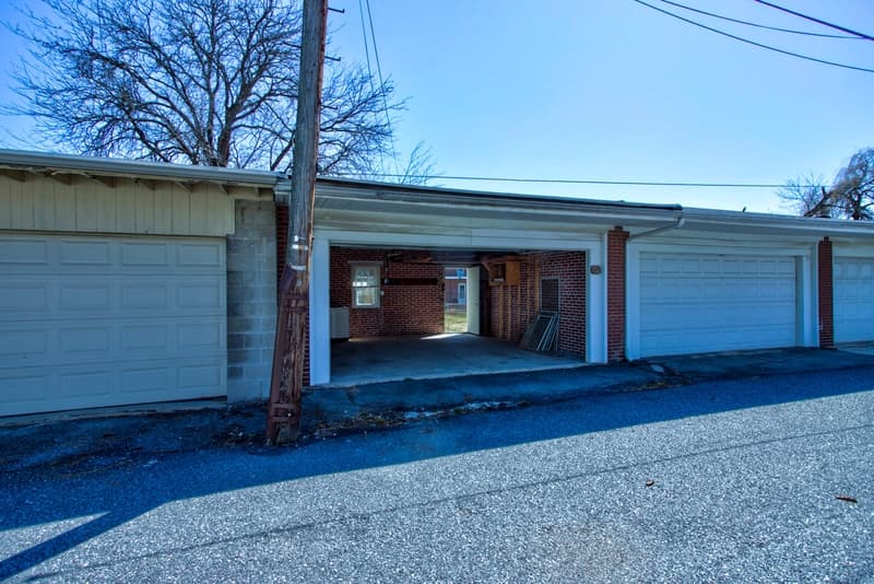 Lancaster House: 625 Hamilton Street