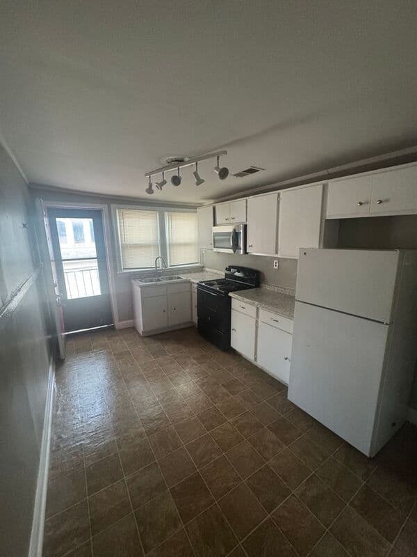 Memphis House: 925-03