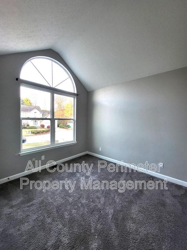 Lithonia House: 694 Shore View