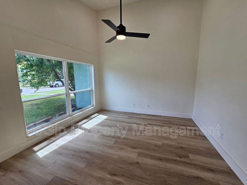 Plano Condo: 1725 R Avenue