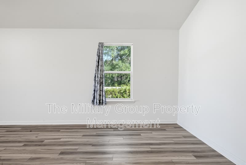 Jacksonville House: 6506 Sandler Lakes Drive