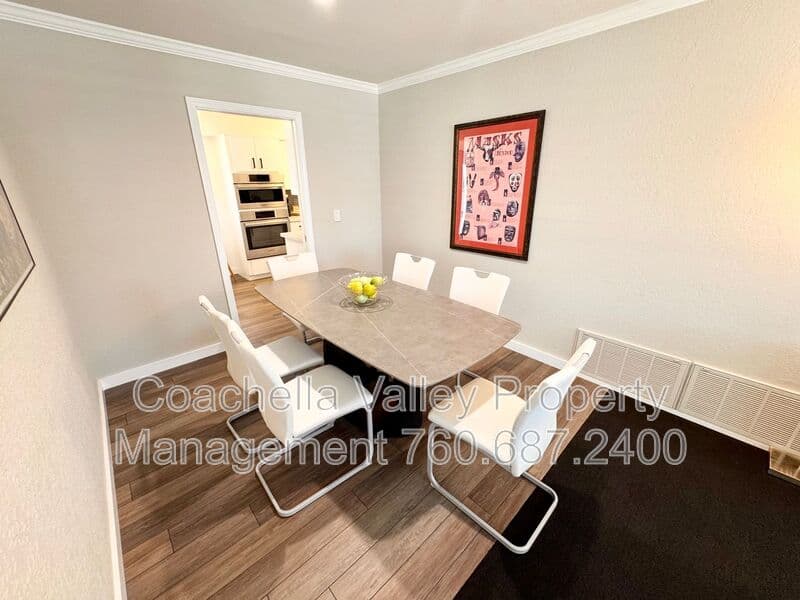 Palm Springs House: 2004 N San Antonio Rd