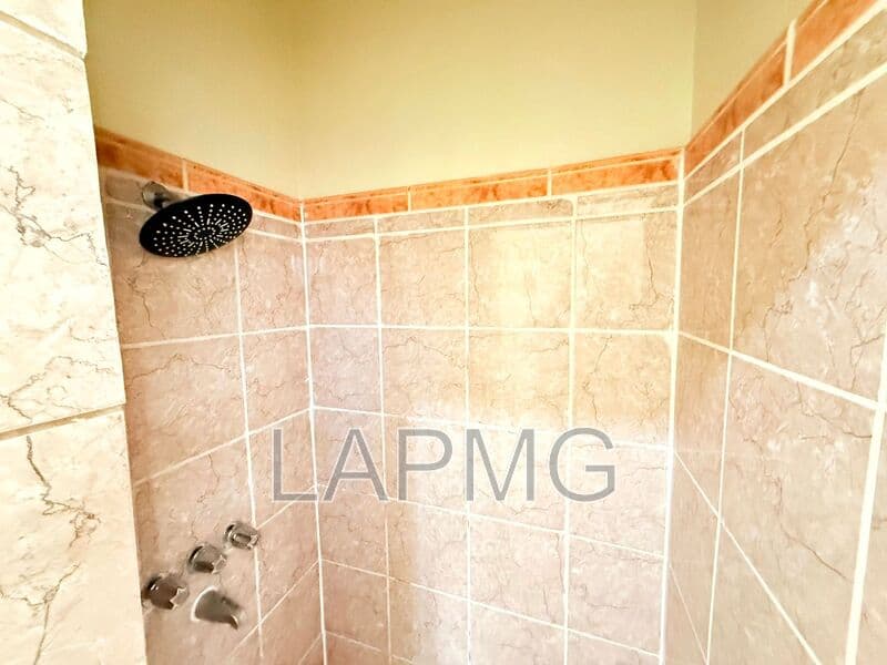 Los Angeles House: 1614 N. Kenmore Avenue