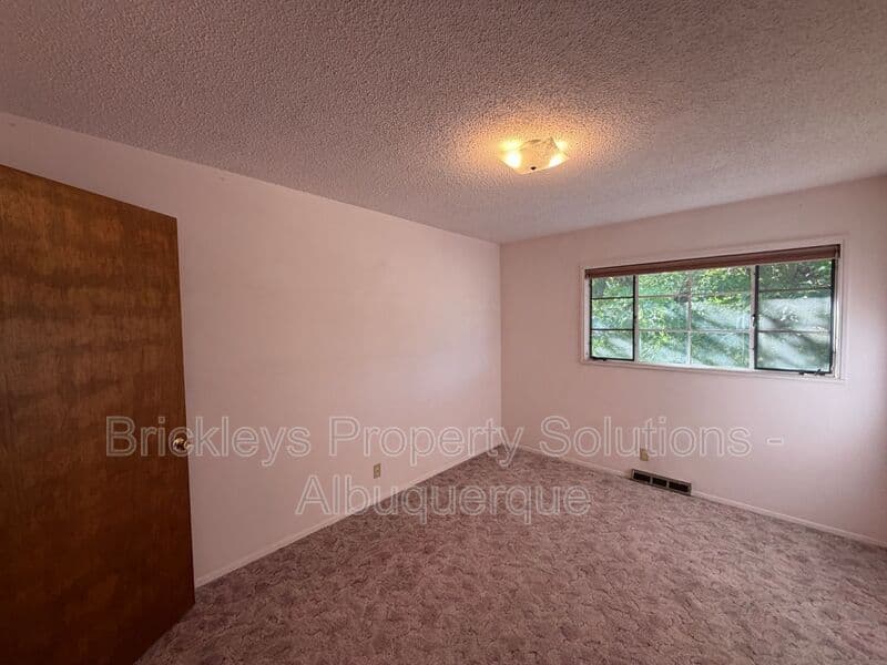 Albuquerque House: 7121 Edwina Ave NE