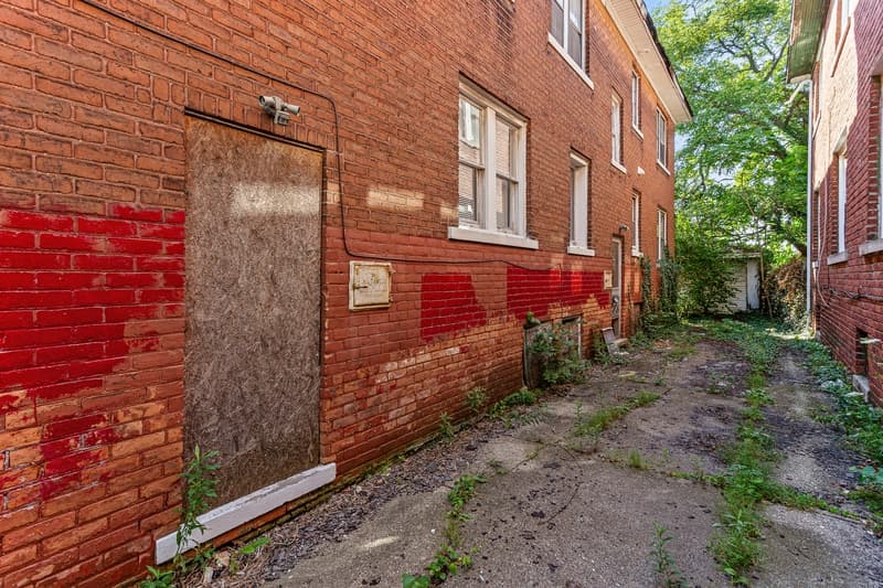 Detroit Condo: 3239 Fullerton Avenue - 1 Lower