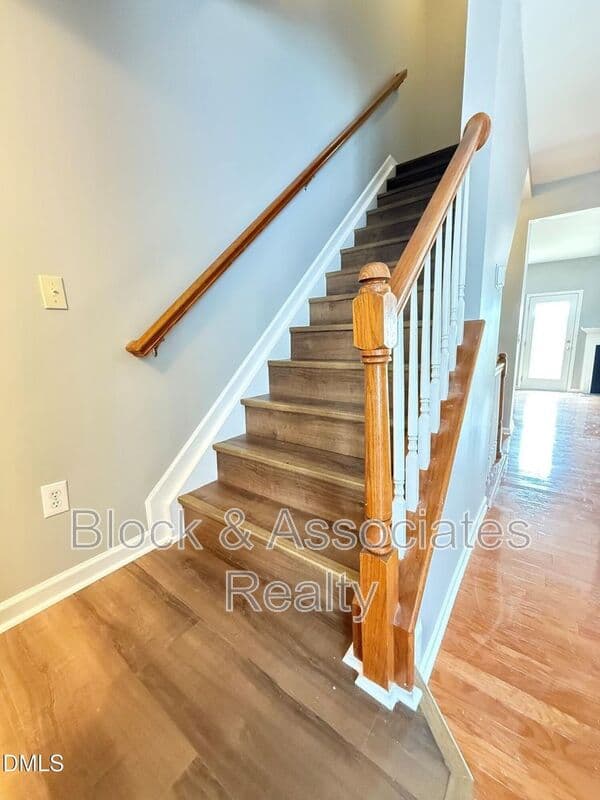 Raleigh House: 3113 Settle In Ln
