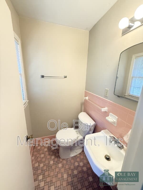 Mobile House: 320 Syracuse Street