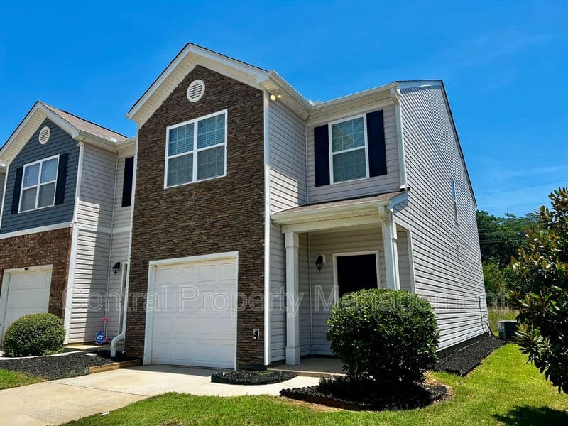 Greer House: 43 Moorlyn Lane