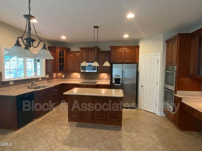 Holly Springs House: 125 Quarryrock Road