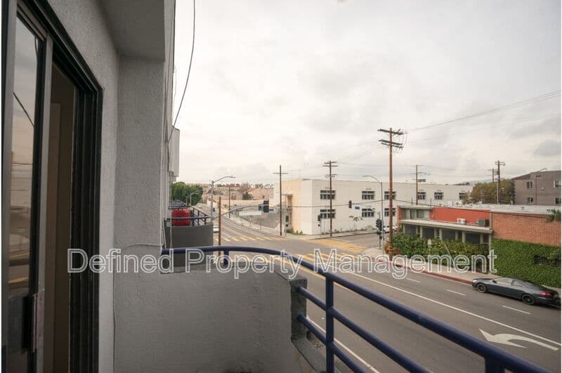 Los Angeles Condo: 3426 W. 1St Street Los Angeles, CA 90004