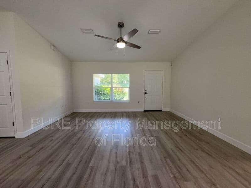 Ocala House: 11165 NW 7th Street